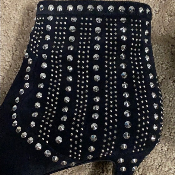 Sexy Saint Laurent studded black ankle boots - Picture 7 of 9